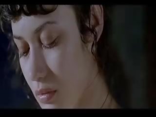 Olga kurylenko 滿 frontal x 額定 夾 場景