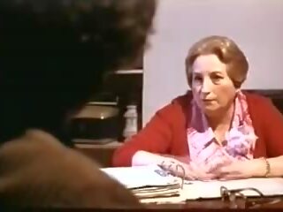 Au pensionat 1979: 自由 葡萄收获期 色情 视频 2f