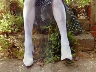 Bianco calze autoreggenti e raso mutandine in il giardino: hd porno 7d