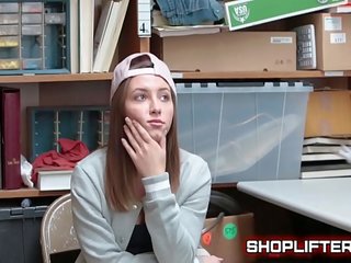 Unge terrified shoplifting elskling blir ferska